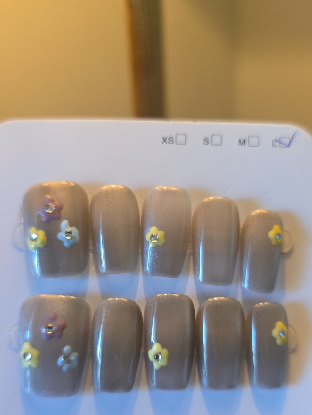 Neutral Gray Press-On Nail Set with Yellow Flower Accents Size Large